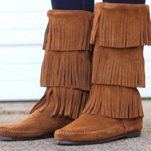 NWOT Minnetonka leather fringe boots